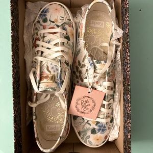 Keds size 9 women’s Kickstart. Floral cream pattern